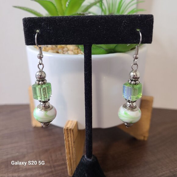 Dangle Earrings Green Cube Floral Bead Silver Tone Handmade Jewelry - Picture 5 of 6